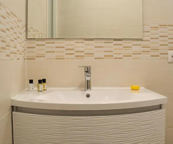 בית הארחה Vatican Luxury 4*